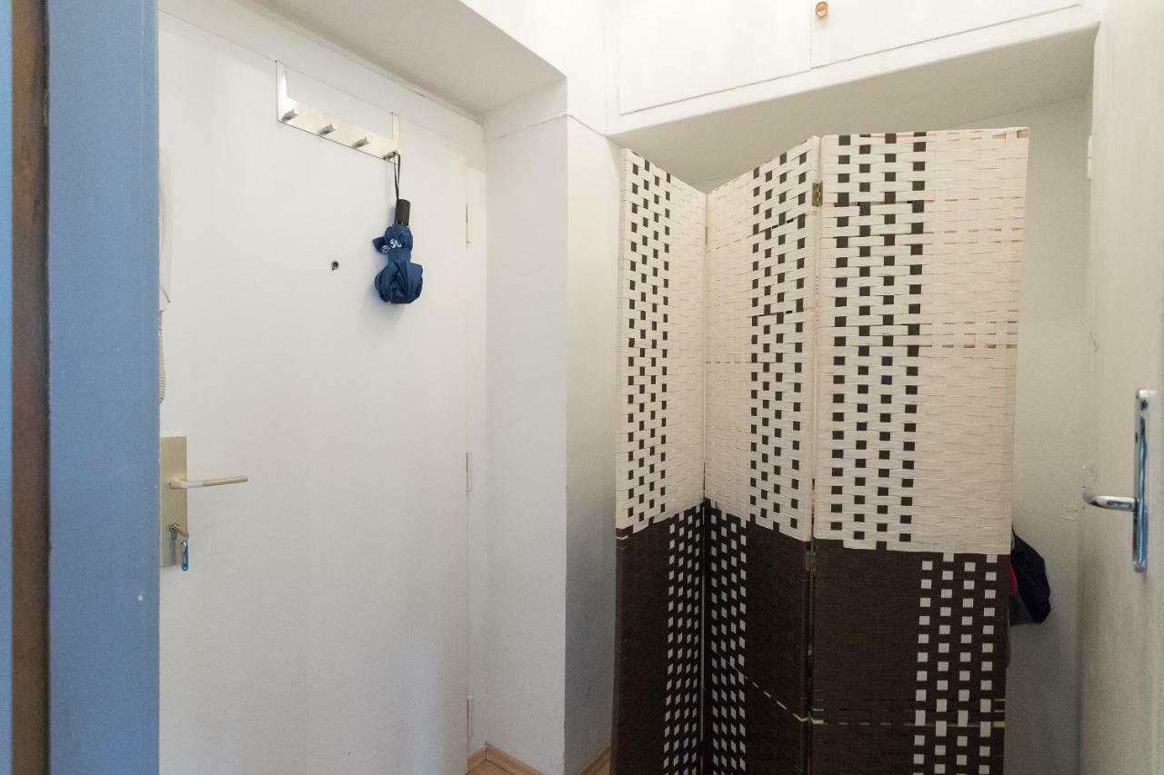 Cute Red Star Studio City Center Вена Экстерьер фото