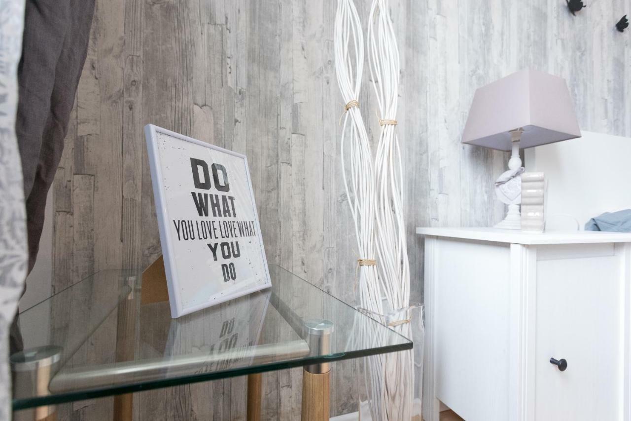 Cute Red Star Studio City Center Вена Экстерьер фото